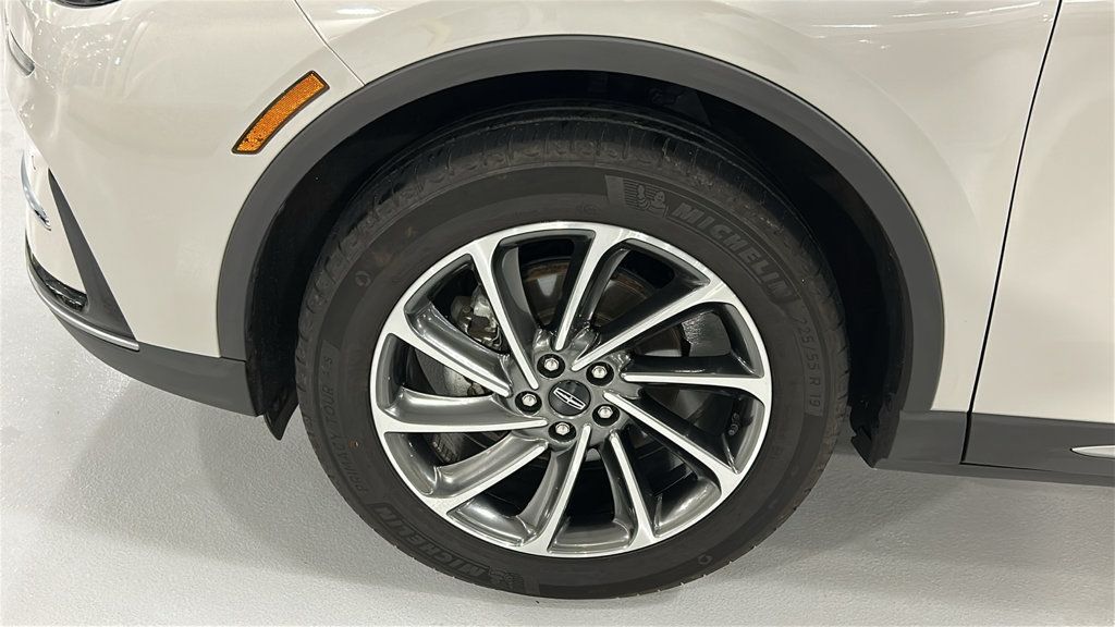 Used 2024 Lincoln Corsair AWD w/ Equipment Group 101A image 8