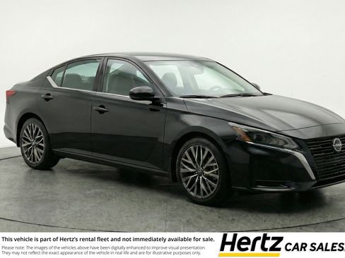 Used 2025 Nissan Altima 2.5 SV image 1