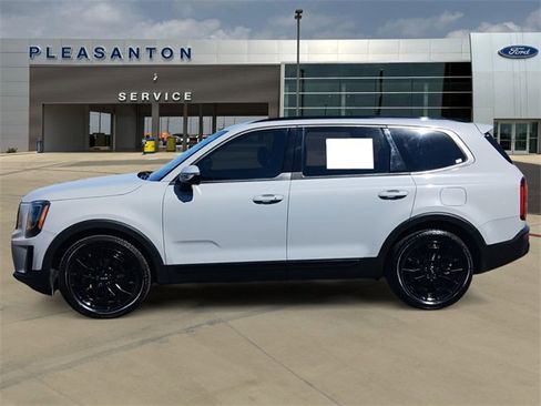Used 2022 Kia Telluride SX w/ Nightfall Edition Package image 2