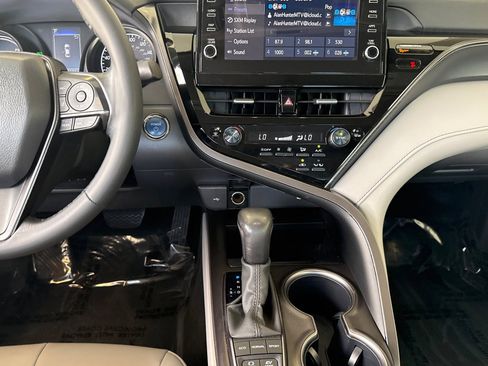 Used 2024 Toyota Camry SE w/ Audio Upgrade Package FWD image 28