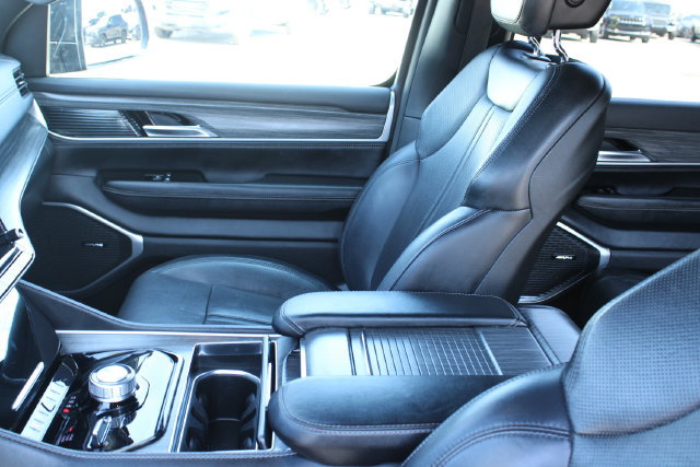 Used 2024 Jeep Wagoneer L Series II w/ Flexible Seating Group AWD/4WD image 36