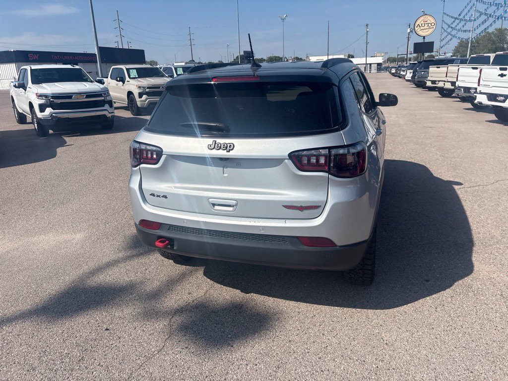 Used 2025 Jeep Compass Trailhawk AWD/4WD image 10