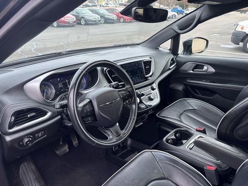 Used 2018 Chrysler Pacifica Limited w/ Advanced Safetytec Group image 14