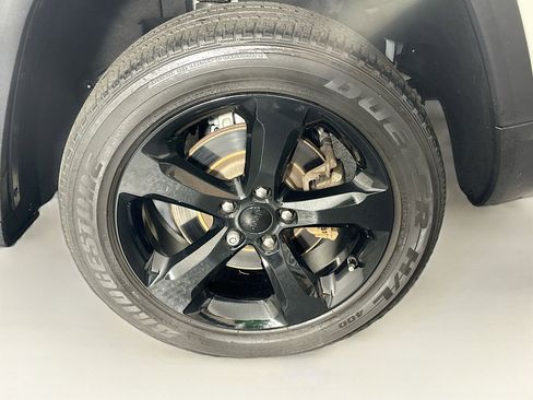 Used 2023 Jeep Grand Cherokee L Laredo image 11