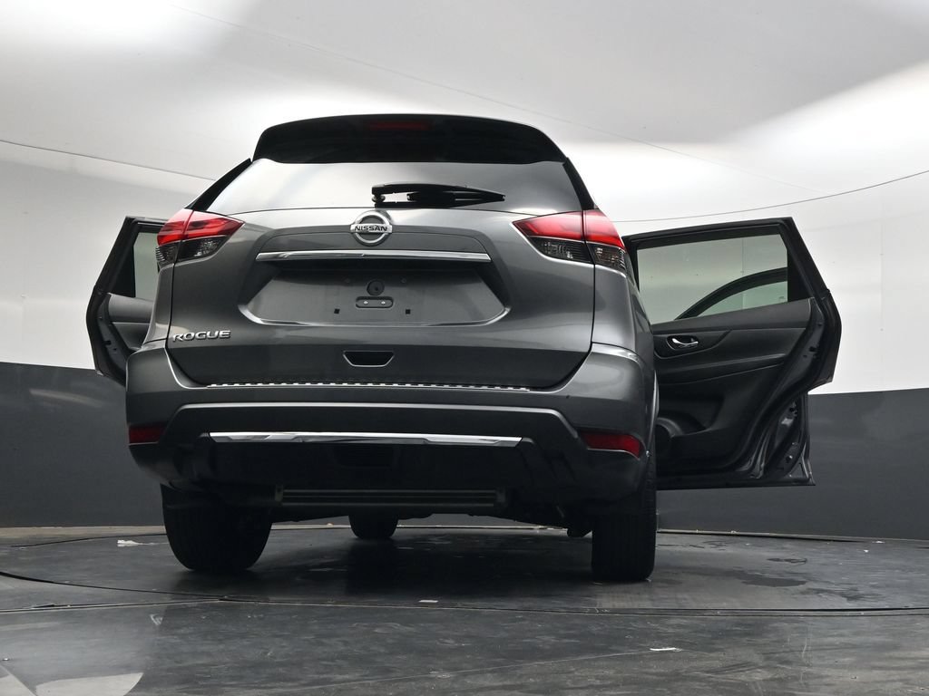 Used 2017 Nissan Rogue S w/ S Appearance Package FWD image 37