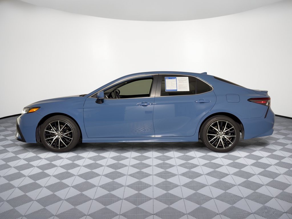 Used 2024 Toyota Camry SE FWD image 2