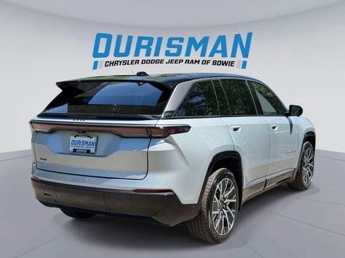 Used 2025 Jeep Wagoneer S Limited AWD/4WD image 2