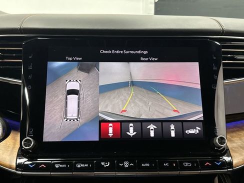 Used 2024 Jeep Grand Wagoneer Series III image 11