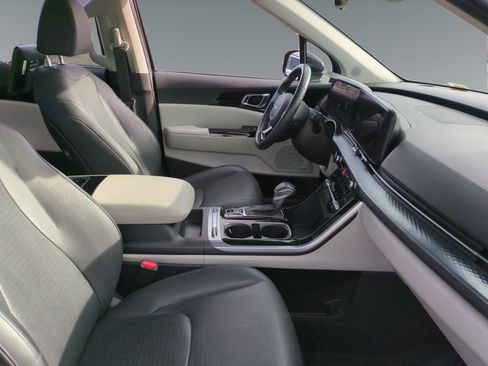 Used 2024 Kia Carnival SX Prestige image 15