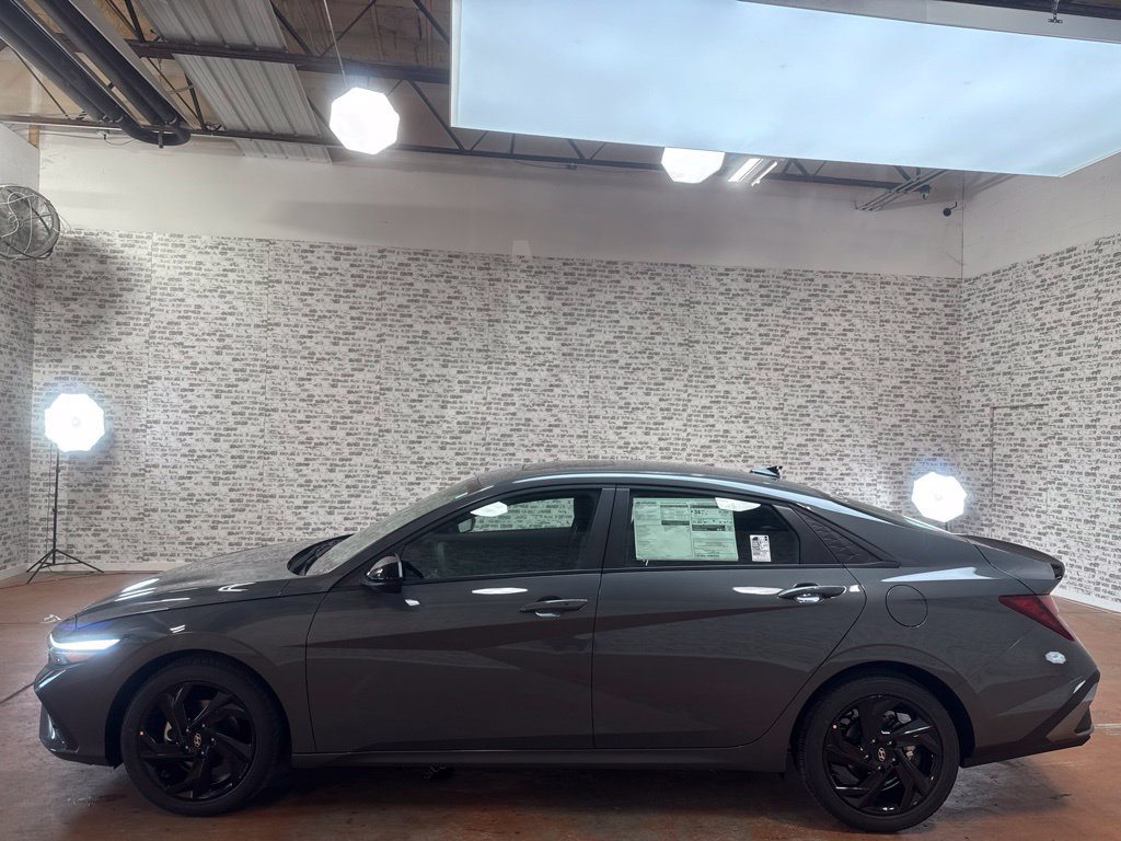 New 2026 Hyundai Elantra SEL Sport FWD image 4