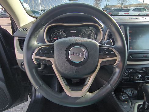Used 2015 Jeep Cherokee Limited image 17