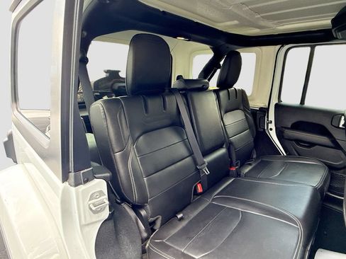 Used 2023 Jeep Wrangler Unlimited Sahara w/ Cold Weather Group AWD/4WD image 31