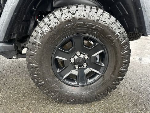 Used 2023 Jeep Gladiator Rubicon w/ Cold Weather Group image 10