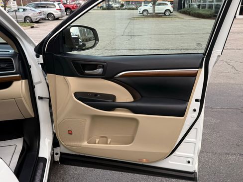 Used 2019 Toyota Highlander Limited image 15