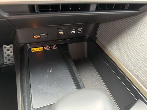 Used 2025 Toyota Camry SE w/ Convenience Package image 31