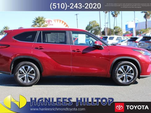 Used 2023 Toyota Highlander XLE image 5