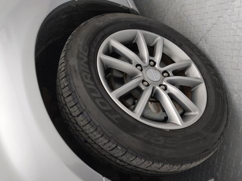 Used 2016 Dodge Grand Caravan SE image 31