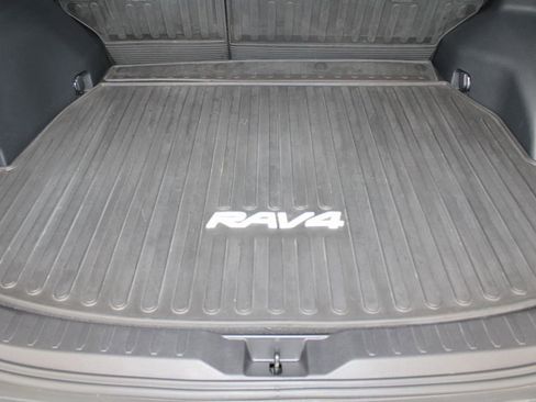 Used 2020 Toyota RAV4 Limited image 17