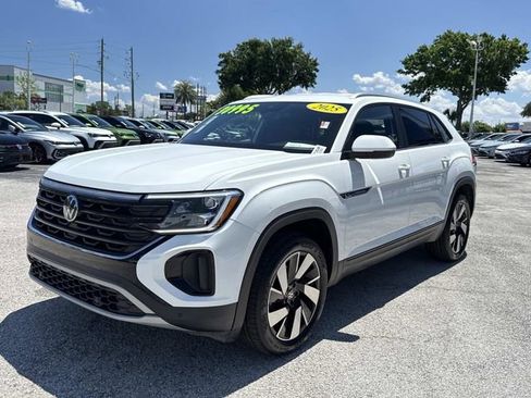 Used 2025 Volkswagen Atlas Cross Sport SE FWD image 7