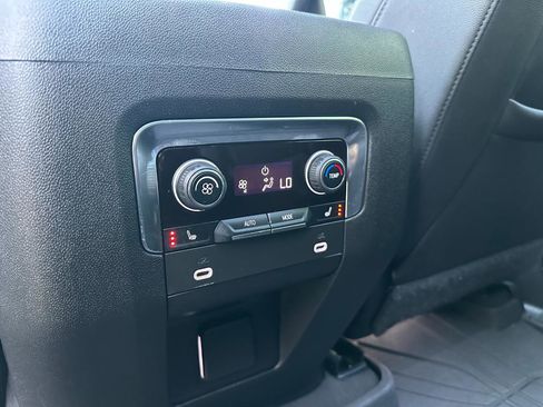 Used 2022 Chevrolet Suburban Z71 w/ Luxury Package AWD/4WD image 20