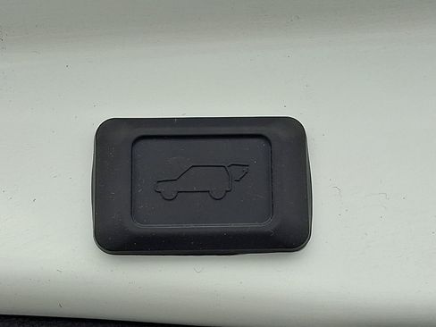 Used 2023 Toyota RAV4 XLE Premium image 33