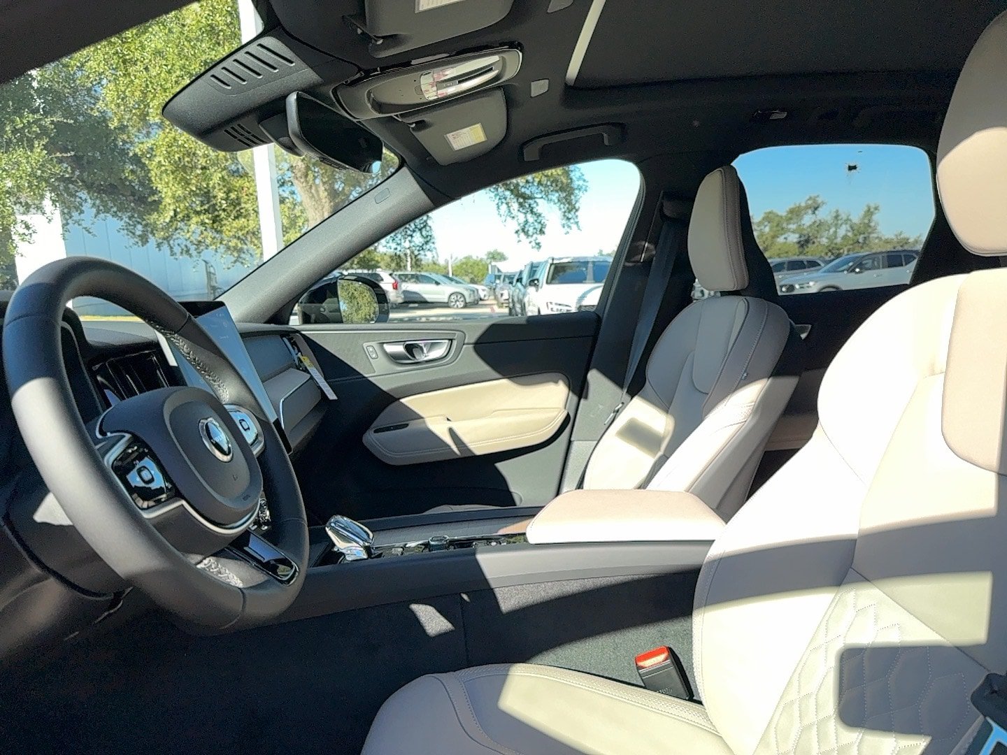 New 2026 Volvo XC60 B5 Plus w/ Protection Package Premier AWD/4WD image 11
