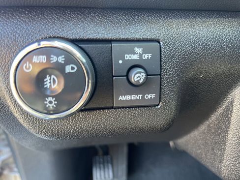 Used 2017 Chevrolet Traverse LT image 11