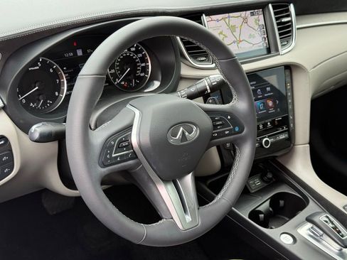 Used 2024 INFINITI QX50 Sensory image 18