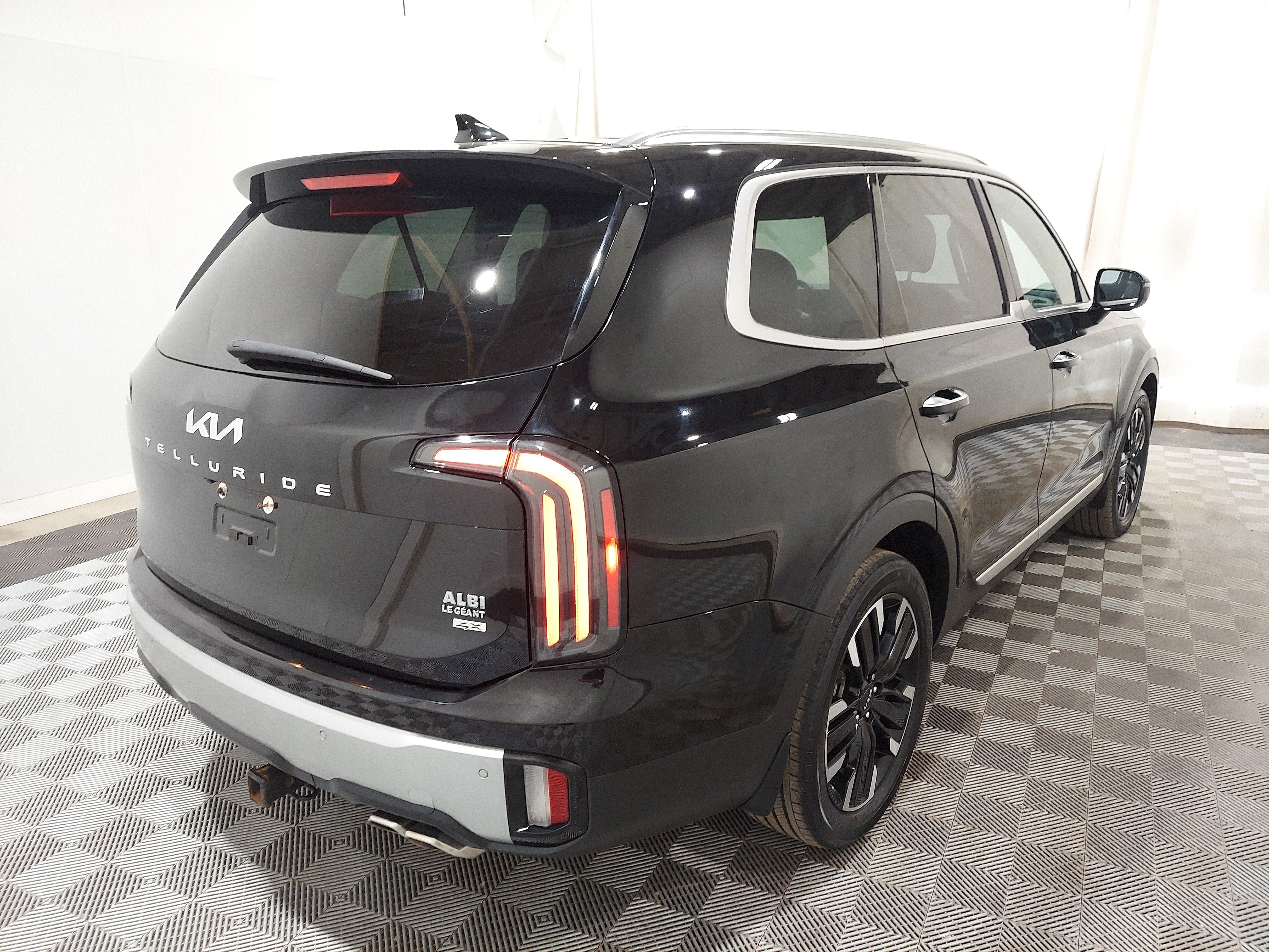 Used 2023 Kia Telluride SX AWD/4WD image 3
