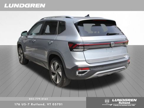 Used 2025 Volkswagen Taos SE image 32