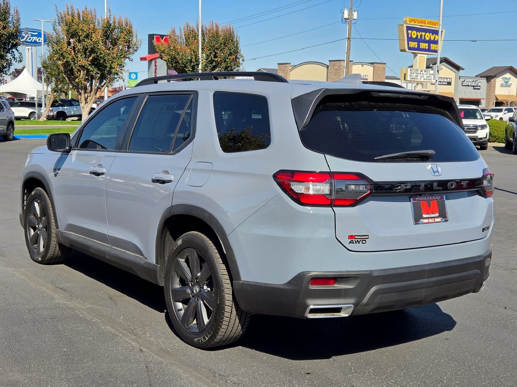 Used 2025 Honda Pilot Sport image 7