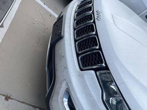 Used 2019 Jeep Grand Cherokee Limited image 5