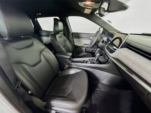 Used 2024 Jeep Compass Latitude image 26