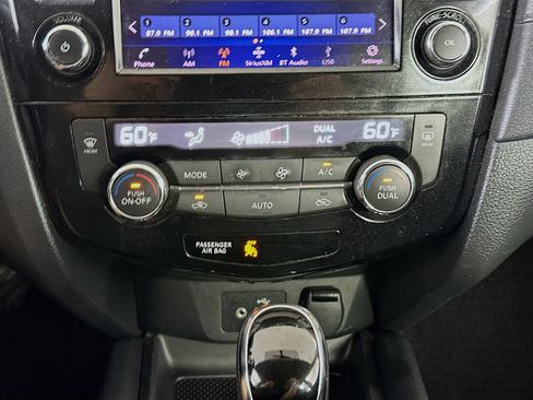 Used 2018 Nissan Rogue SV FWD image 22