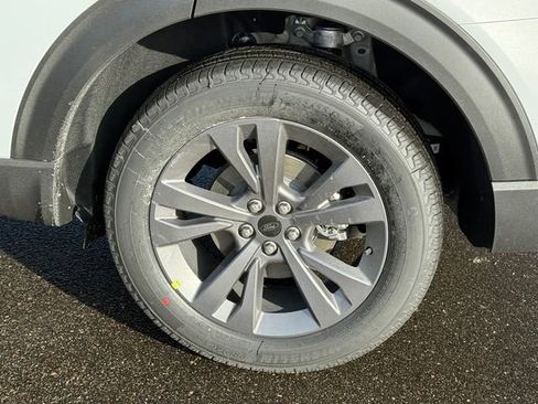 Used 2026 Ford Explorer Active w/ Active Comfort Package image 10