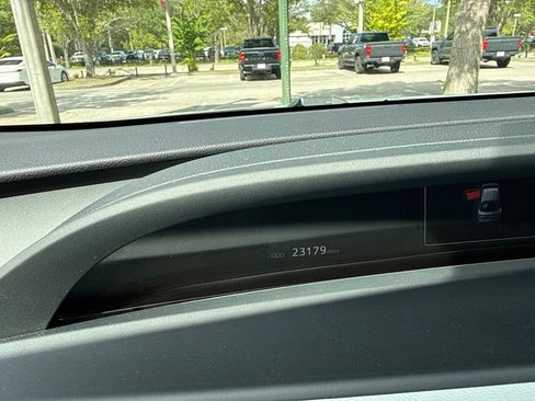 Used 2017 Toyota Prius Three Touring FWD image 2