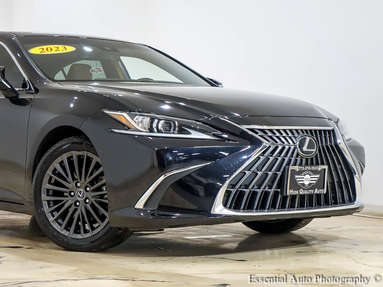Used 2023 Lexus ES 350 w/ Premium Package FWD image 2