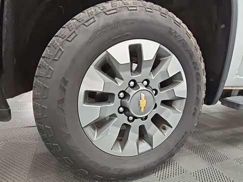Used 2024 Chevrolet Silverado 2500 Custom w/ Custom Value Package image 37