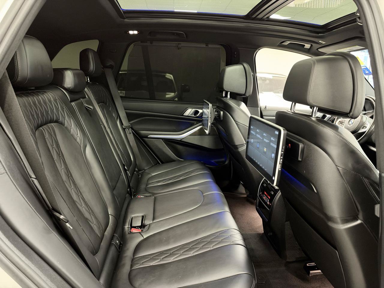Used 2023 BMW X5 M50i w/ Executive Package AWD/4WD image 25