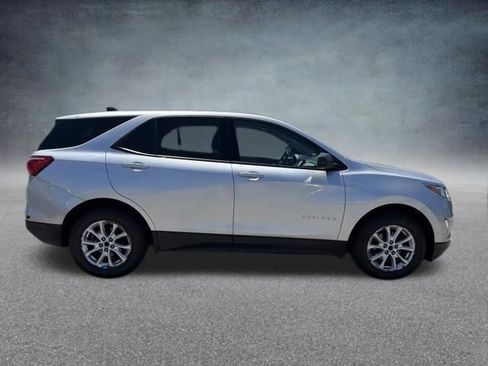 Used 2019 Chevrolet Equinox LS w/ LS Convenience Package FWD image 5