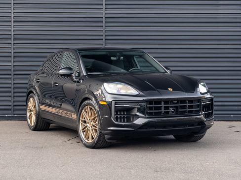 Certified 2025 Porsche Cayenne S image 10