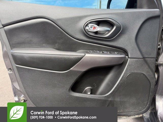 Used 2019 Jeep Cherokee Latitude Plus w/ Comfort/Convenience Group AWD/4WD image 20