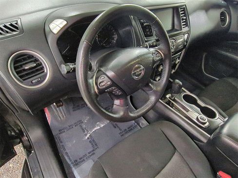 Used 2020 Nissan Pathfinder SV image 11