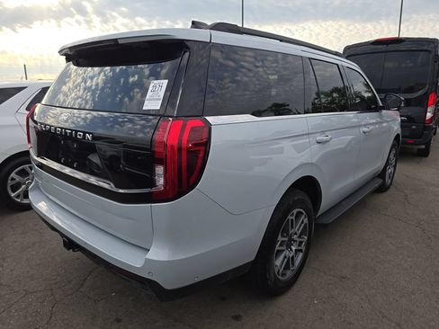 Used 2025 Ford Expedition Active AWD/4WD image 14