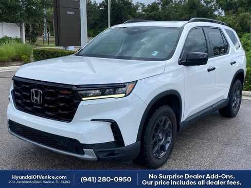 Used 2024 Honda Pilot TrailSport image 10