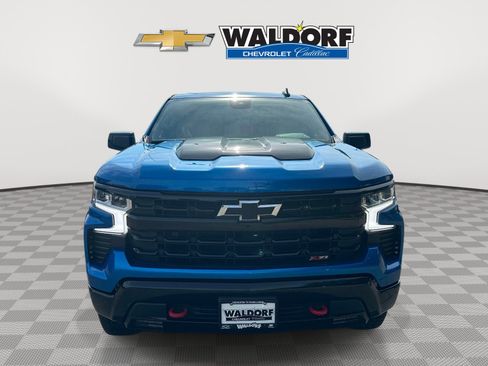 Used 2024 Chevrolet Silverado 1500 LT Trail Boss w/ Convenience Package II AWD/4WD image 2