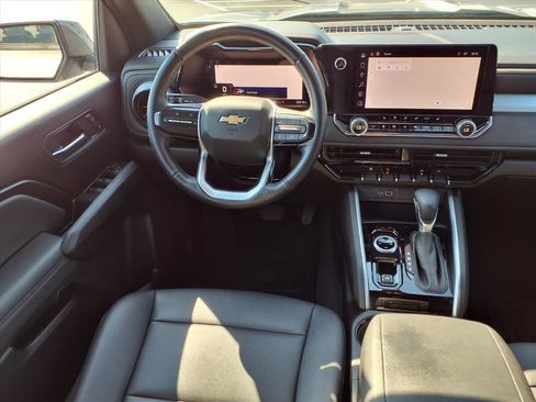 Used 2024 Chevrolet Colorado LT w/ LT Convenience Package III image 2