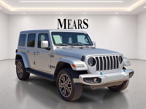 Used 2023 Jeep Wrangler Unlimited Sahara AWD/4WD image 7