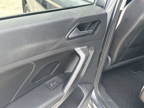 Certified 2022 Volkswagen Tiguan SE FWD image 9