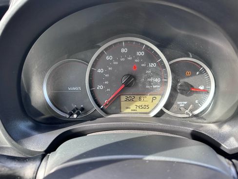 Used 2014 Toyota Yaris L image 18